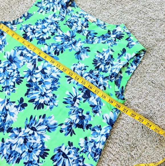 ⭐Green J. Crew Factory Photo Floral U- Shaped Hem Blouse Medium ⭐ - Picture 6 of 6